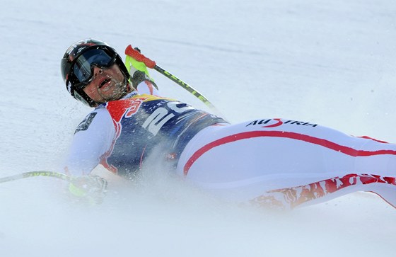 Do cíle závodu v Kitzbühelu se Mario Scheiber dostal po zádech, v tréninku v Chamonix upadl na hlavu a je v nemocnici.