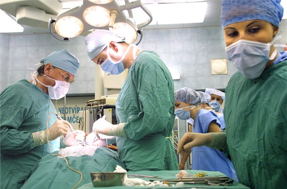 Unikátní operace 49letému pacientovi nejspíe zachránila ivot. (ilustraní snímek)