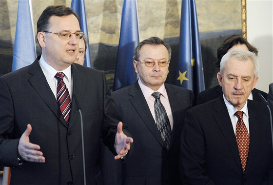 Pedseda vlády Petr Neas po jednání s vedením ministerstva zdravotnictví. (21. ledna 2011)