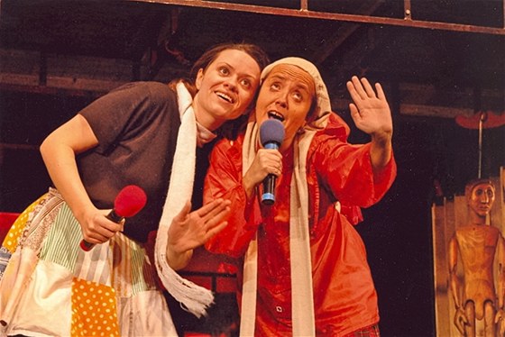 Ostravský festival nabídne i oblíbenou hru Hrdý Budes s Bárou Hrzánovou (vpravo) v hlovní roli.