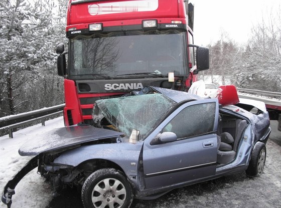 Vánou nehodu nepeil idi osobního auta z Píbramska.