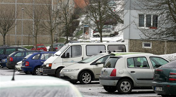 Chebské sídliště Zlatý vrch prodělává proměnu, její součástí bude i rozšíření počtu parkovacích míst.