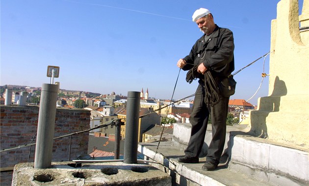 Kominík je zárukou va�eho bezpe�í. Navíc mo�ná nosí i �t�stí (ilustra�ní foto).