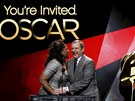 Oscar 2011 - prezident filmové akademie Tom Sherak a hereka Mo´Nique pedstavují nominované