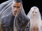Excentrická módní pehlídka Thierry Mugler podzim-zima 2011/2012 s modely...