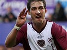 OPORA. eskému záloníkovi Rudolfu Skácelovi se ve skotském Hearts daí.