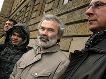 Mstostarosta Hornho Jietna Vladimr But pi protestu ped budovou ministerstva prmyslu. (25. ledna 2010)