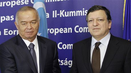 Uzbecký prezident Islam Karimov a pedseda Evropské komise José Barroso (24. ledna 2011) 