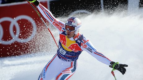 Francouz Adrien Theaux slaví tetí místo v závod Svtového poháru v rakouském Kitzbühelu.