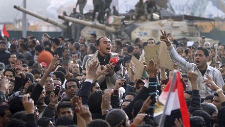 Davy lidí protestující v Káhie