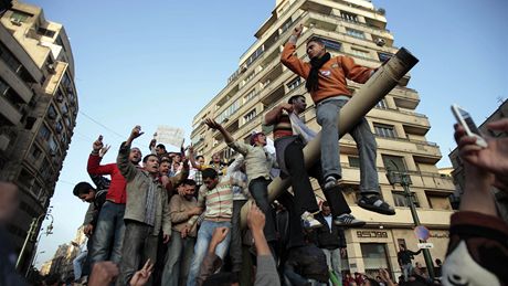 Demonstranti v egyptské Káhie