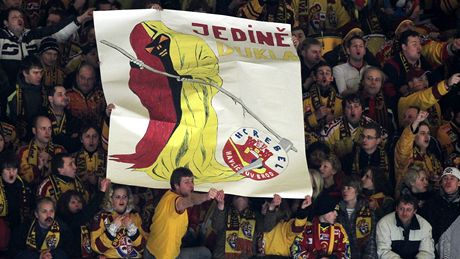 Hokejové derby mezi Jihlavou a Havlíkovým Brodem vidlo 4 500 lidí. (22. leden 2011)