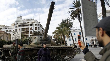 Ulice Tunisu stále steí tanky (21. ledna 2011)