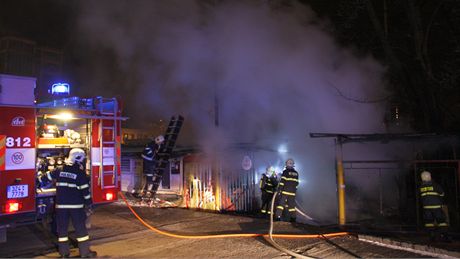 Po�ár bývalé tr�nice ve Zlín�