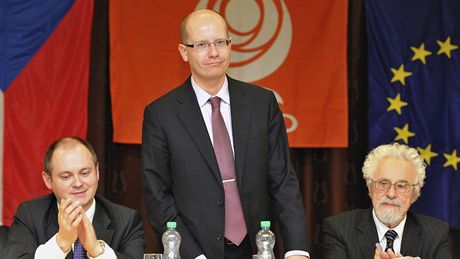 Bohuslav Sobotka porazil v Brn� svého protikandidáta na �éfa strany Michala Ha�ka   