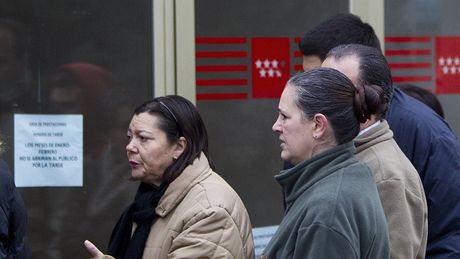 panlé hledají na madridském úadu práce zamstnání.