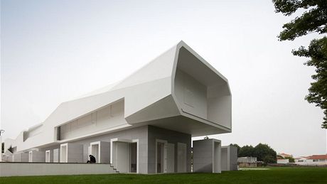 Architekt za�al plánovat sv�j d�m v roce 2004, stavba byla dokon�ena za�átkem roku 2010