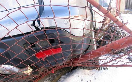 Nehoda nezabrzdného auta v Jevíku na Svitavsku
