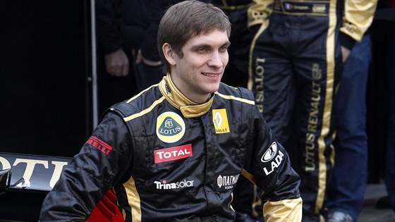 Vitalij Petrov jet v barvách týmu Lotus Renault