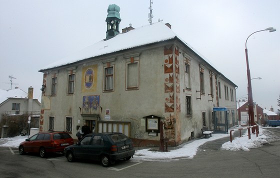 Stará radnice v Rudolfov je v havarijním stavu. Statik naídil její uzavení.