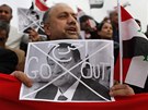 Protivládní demonstrace v Egypt neustávají ani estý den. (30. ledna 2011)