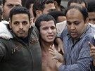 Egypttí demonstranti zadreli údajného rabujícího mue (31. ledna 2011)