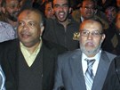 Pedstavitelé Muslimského bratrstva Essam el-Erian (uprosted vpravo) a Saad el-Katatní (uprosted vlevo) ne protivládní demonstraci v Káhie (30. ledna 2011)