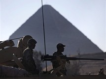 Egyptt vojci ste i pyramidy v Gze (31. ledna 2010)
