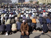 V centru Khiry se pi demonstracch modl tisce lid (31. ledna 2011)