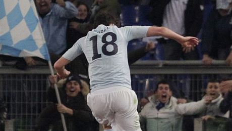 Libor Kozák slaví branku proti Fiorentin. 