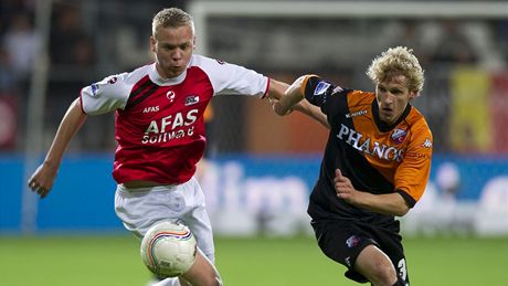 Islandský útoník Kolbeinn Sigthórsson (v erveném) z AZ Alkmaar.