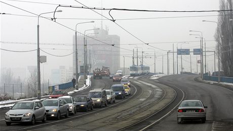 Ostrava u nkolik dní opt trpí zahalená ve smogu. 