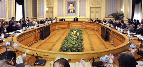 Jednání Mubarakova reimu s opozicí, v ele viceprezident Umara Sulajmán (6....