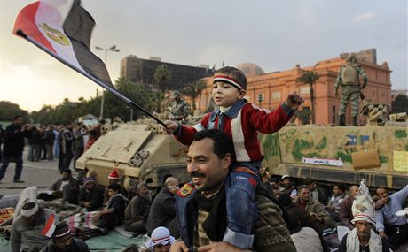 Demonstranti na khirskm nmst Tahrr (8. nora 2011)