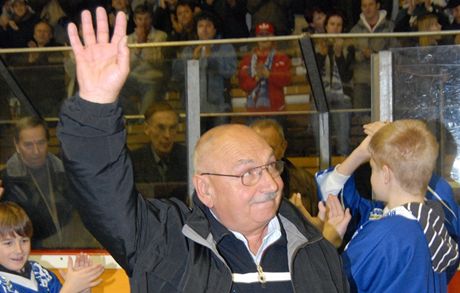 Jaroslav Jiík rád zdravil fanouky obrozené brnnské Komety.