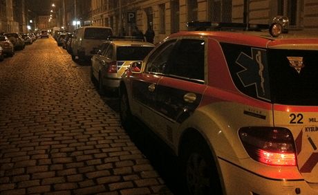 Policie a zchrani v Oldichov ulici v praskch Nuslch, kde policie zastelila ozbrojenho mladka