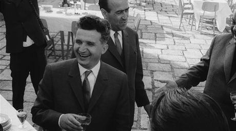 Zábr z filmu Vlastní ivotopis Nicolae Ceausesca (Autobiografia lui Nicolae...