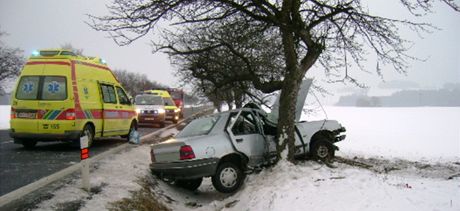 Dv jednotky hasi a dv posádky záchranné sluby kraje Vysoina zasahovaly u nehody na Havlíkobrodsku.