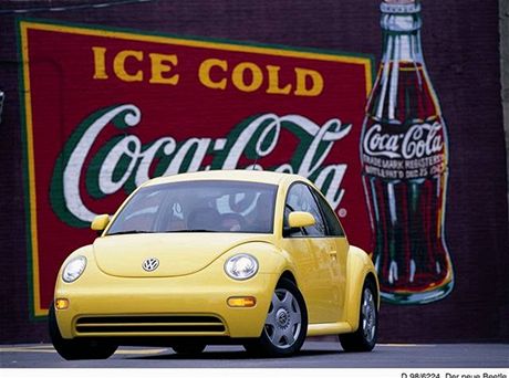 VW New Beetle. prvn novodob brouk se pedstavil v sriov podob v roce 1998.