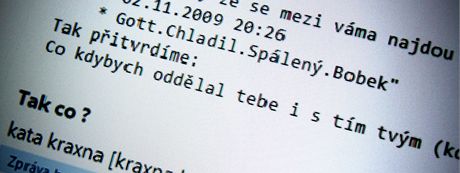 Výhruné e-maily poslané redaktorovi iDNES.cz Patrikovi Bangovi.
