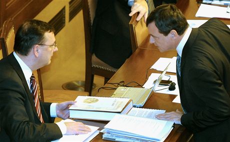 David Rath (vpravo) a Petr Neas v Poslanecké snmovn (2. února 2011)