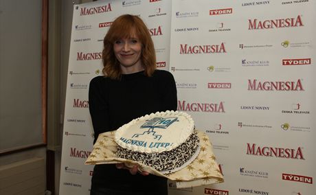 Hereka Aa Geislerová s dortem k desátému výroí Magnesia Litera