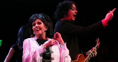 V lednu 2011 odehrála Wanda Jackson s Jackem Whitem u kytary dva vyprodané koncerty na podporu alba The Party Ain´t Over