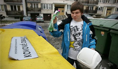 Radnice v Tinov dává za kadý kilogram plast nebo nápojových karton lidem o tyi koruny nií poplatek za odpad. Ilustraní snímek