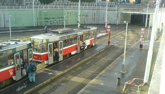 Konená stanice tramvaje linky 22 Nádraí Hostiva