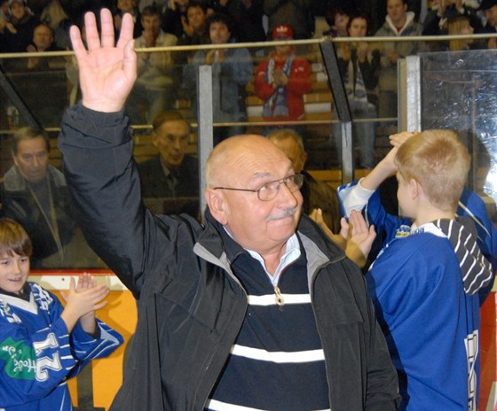 Jaroslav Jiík rád zdravil fanouky obrozené brnnské Komety.