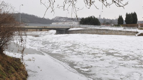 Ledové kry na řece Oslavě v Oslavanech. Ilustrační snímek