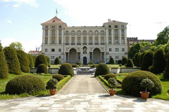 Do ernínského paláce, kde sídlí ministerstvo zahranií, nastoupí Kanda 1. února.