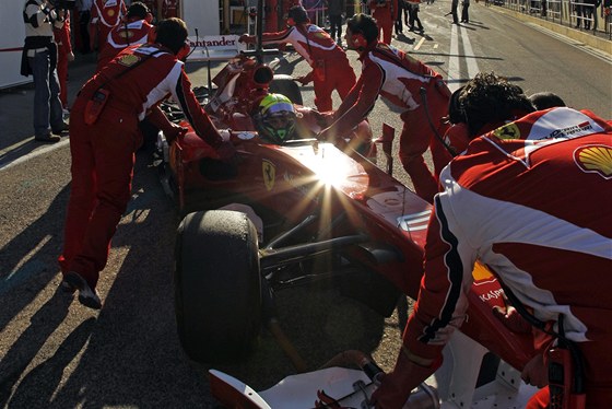 Felipe Massa z Ferrari pi testech ve Valencii