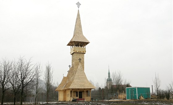 U pravoslavného kostela sv. Valentina v Mostě se staví i kláštěr. (4.2.2011)